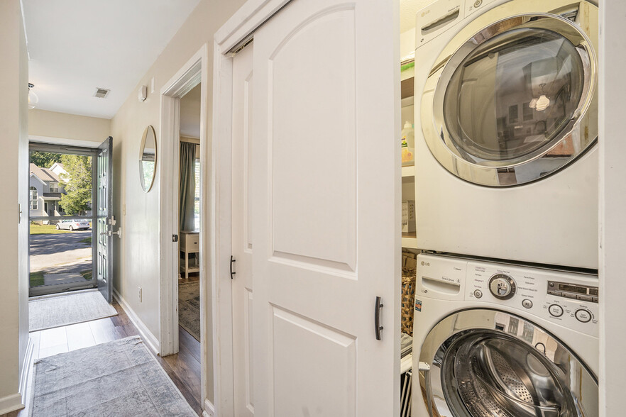 Laundry closet with washer/dryer - 1261 Marshview Dr