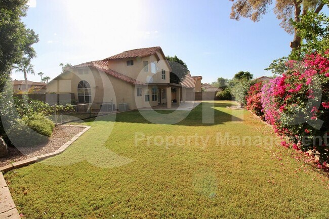 Building Photo - 1210 E Whitefish Bay Ct