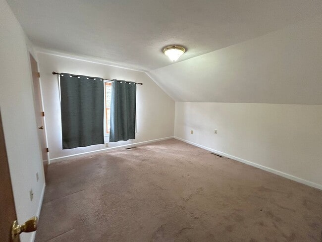 Building Photo - Beautiful Bungalow Home Located in Blacksburg