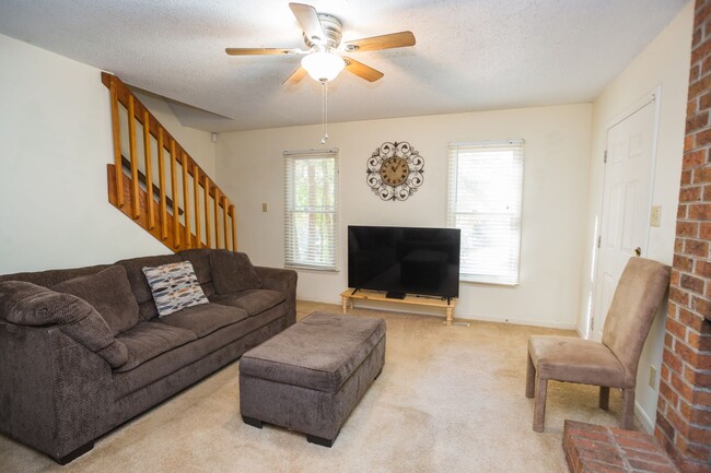 Building Photo - 2 bed, 1.5 bath Duplex in American Village Minutes to Duke University!
