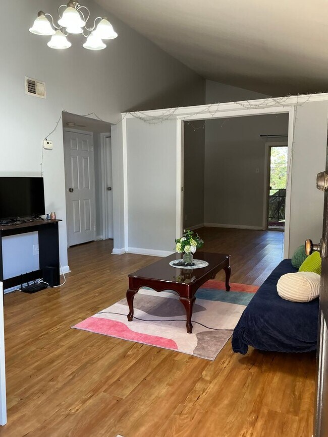 Building Photo - 1BR/1 BA + Bonus Room and balcony in Stadium Village! **Available in January but come see it toda...