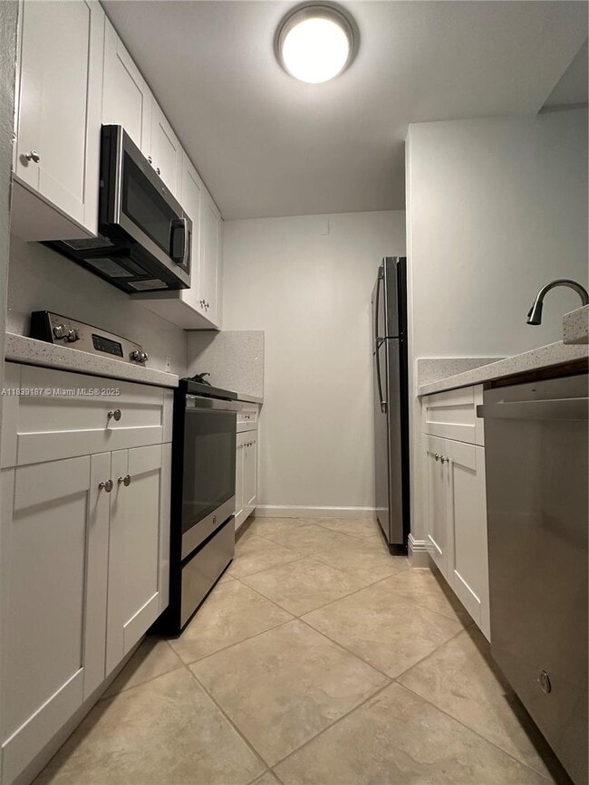 Building Photo - 801 Meadows Cir