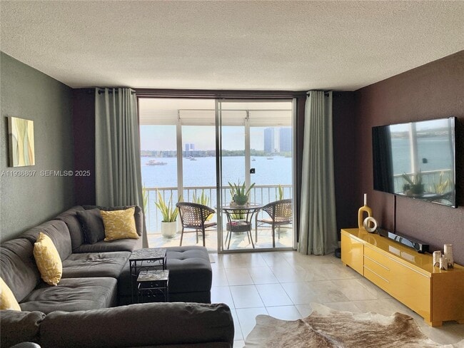 Building Photo - 3000 Marcos Dr