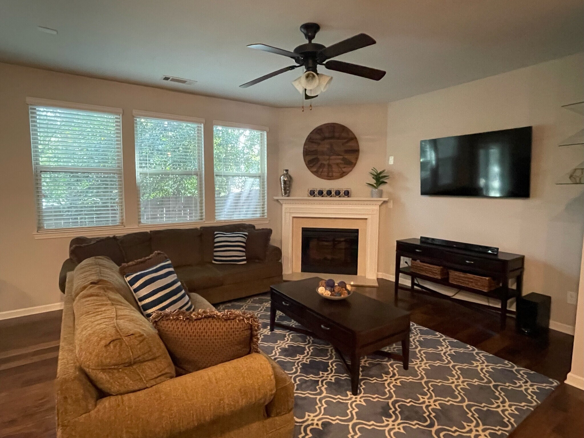Living Room - 1625 Trailview Way NE
