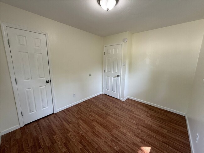 Building Photo - 10078 Green Valley Dr