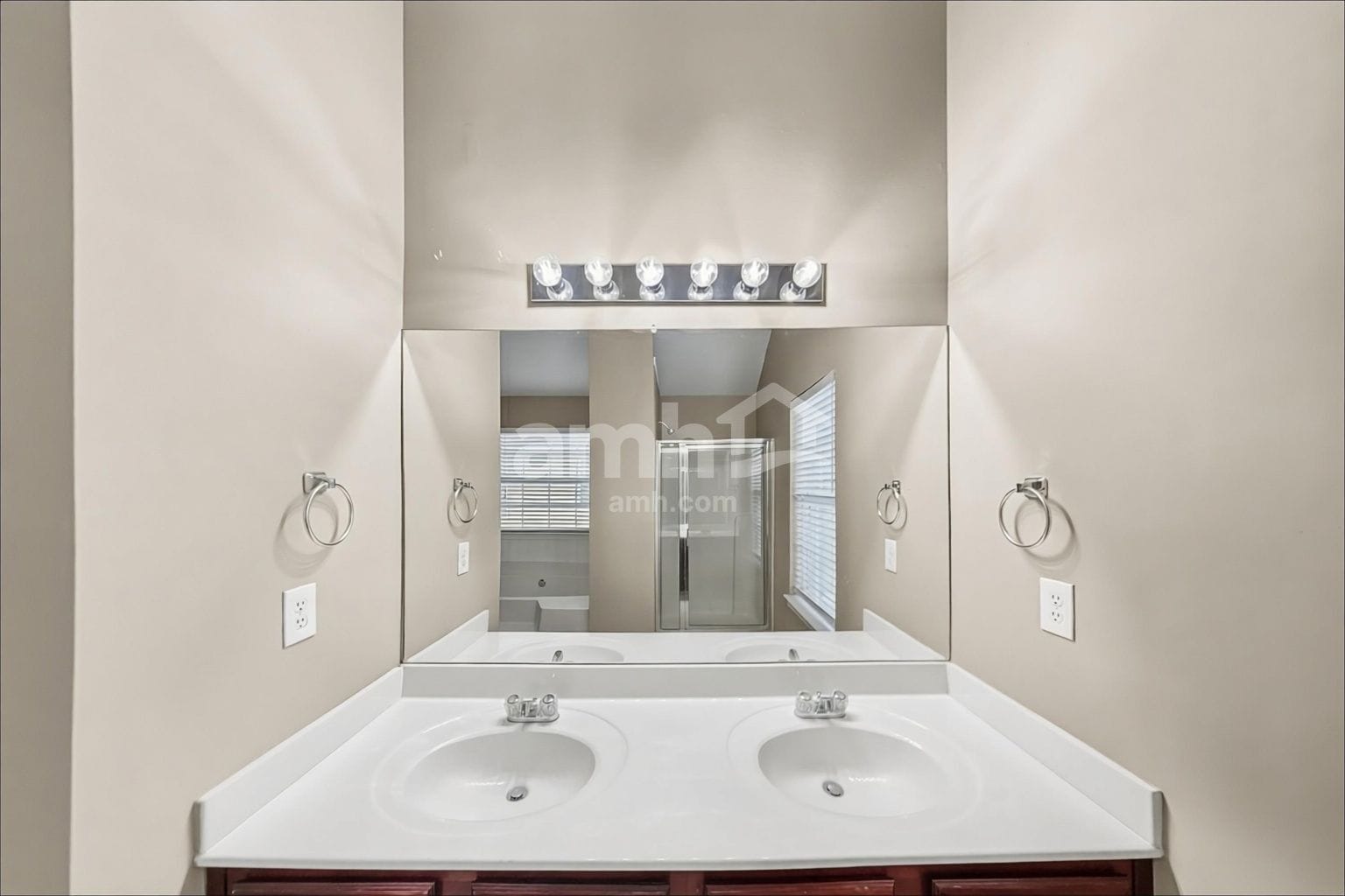Building Photo - 4975 Hopewell Manor Dr