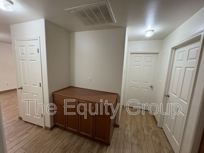 Building Photo - 3933 W Cecil Ave