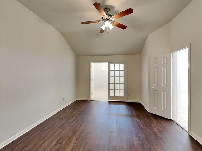 Building Photo - 10719 Scenic Dr