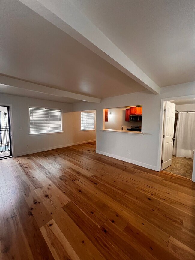 Building Photo - 2 bedroom 2 bath in Concord
