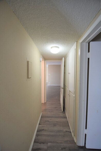 Building Photo - 4225 Mary Ellen Ave