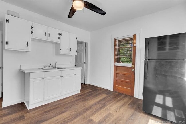 Building Photo - 84 Dewey St