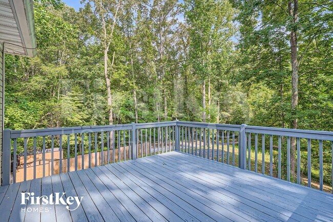 Building Photo - 6215 Little Ridge Rd