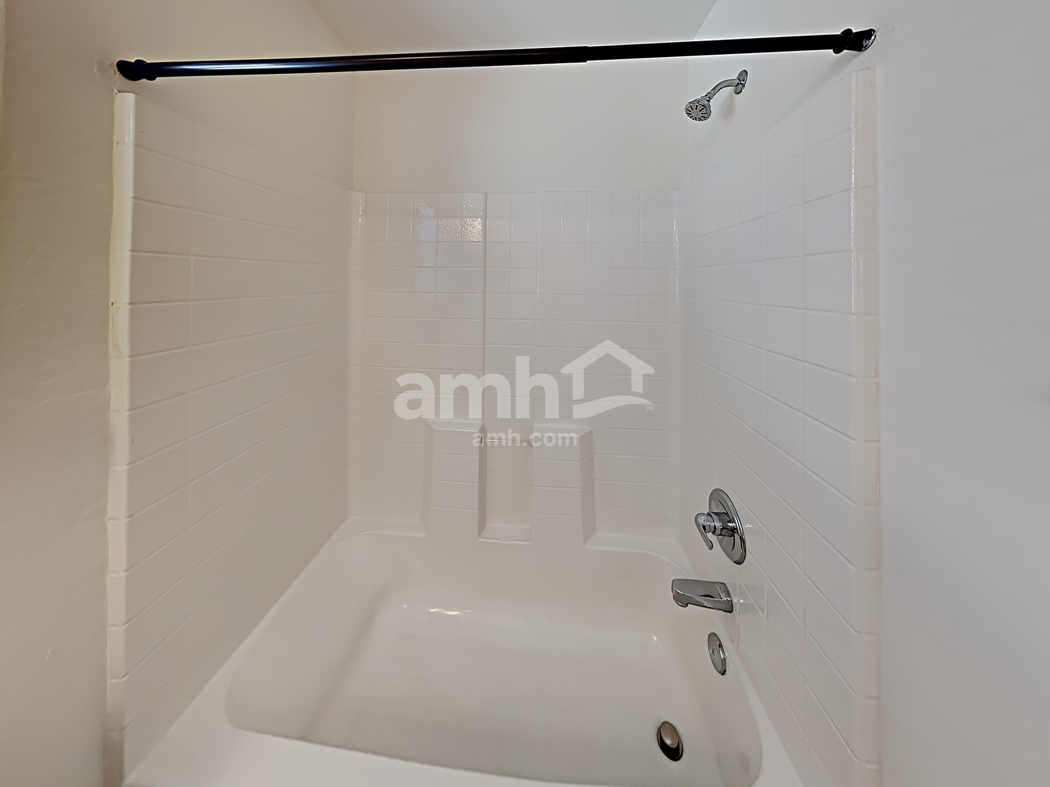 Building Photo - 15424 W Poinsettia Dr