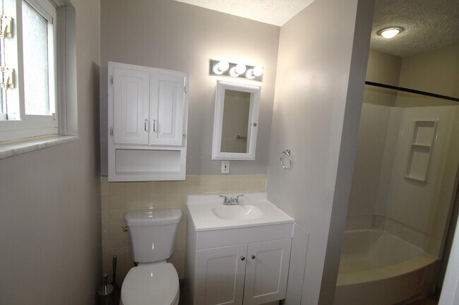 Building Photo - 2928 Landon Dr