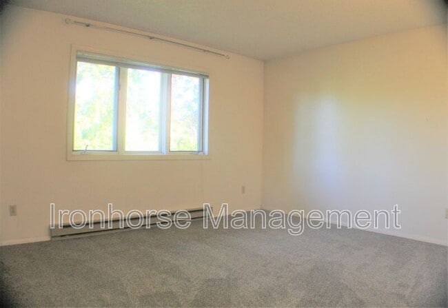 Building Photo - 809 W Villard St