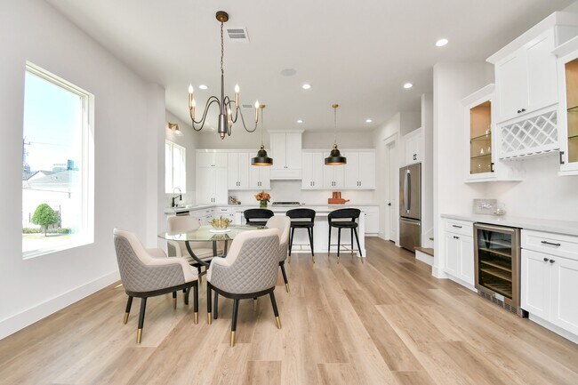 Building Photo - 2512 Gray St