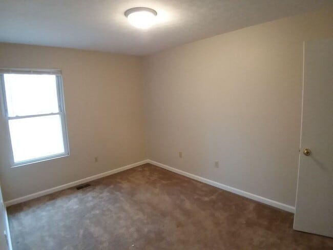 Building Photo - Christiansburg, 3 BR / 2.5 BA Available Now.