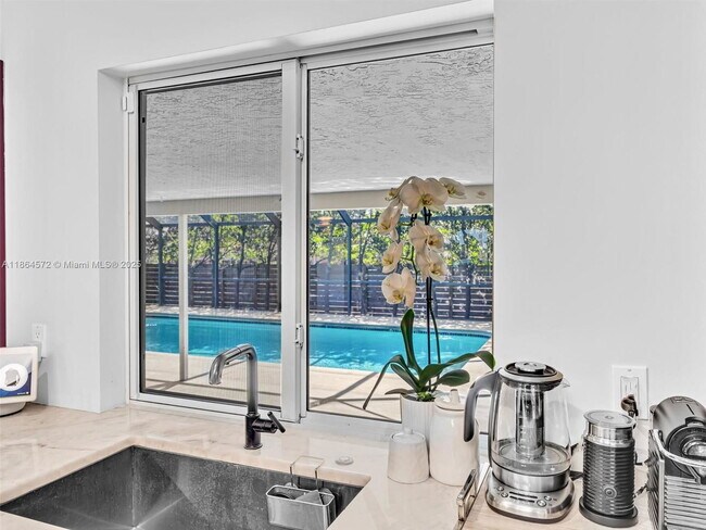 Building Photo - 840 South South Lake Drive, Hollywood, FL ...