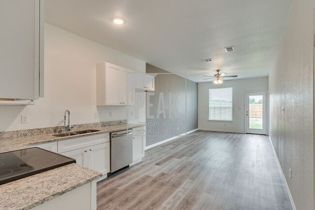 Building Photo - $1630! 3 Bed 2 1/2 Bath home in FORT WORTH!