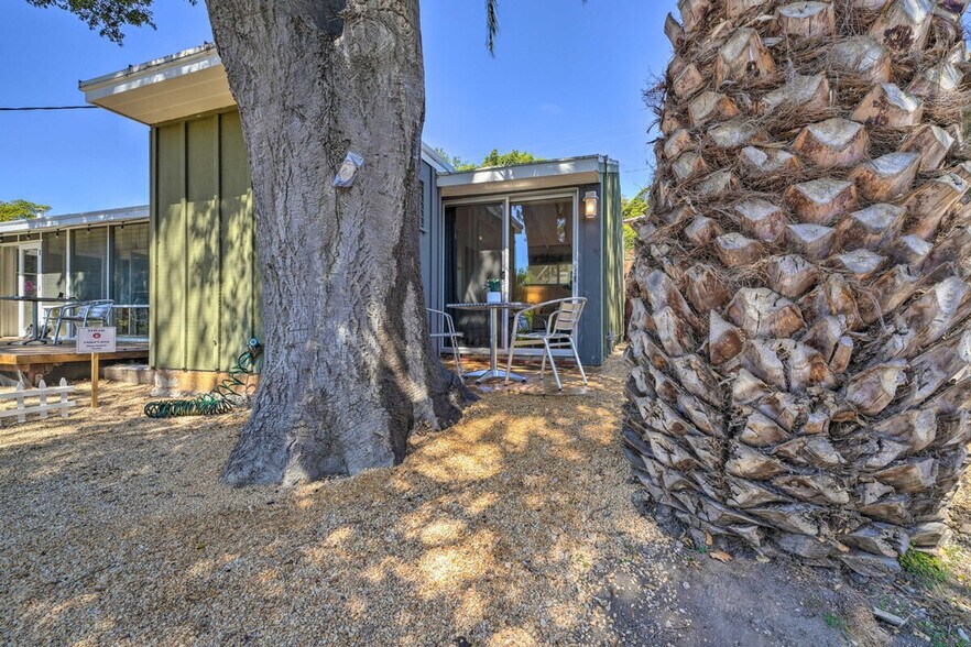 Building Photo - 2933 La Combadura Rd