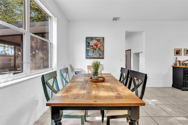 Building Photo - 2927 Bogota Ave