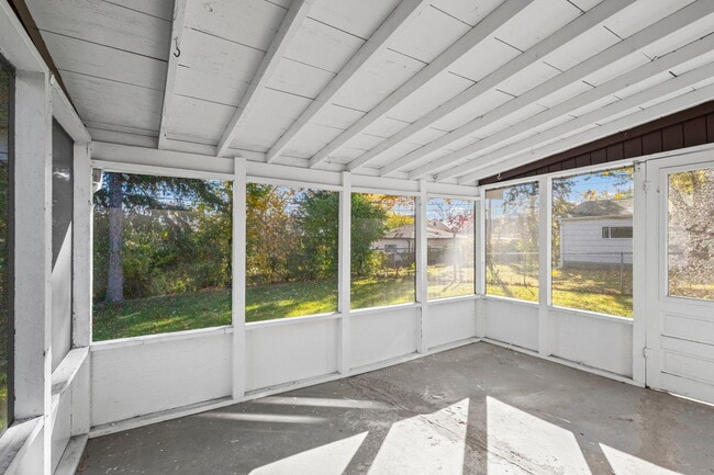 Building Photo - 1307 Highridge Pkwy