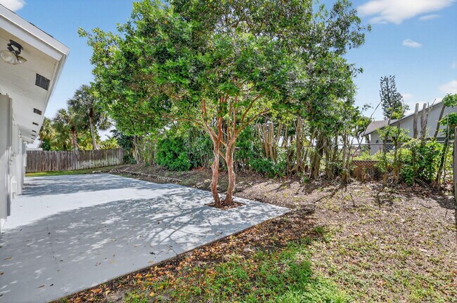 Building Photo - 1002 Julia Heights Dr