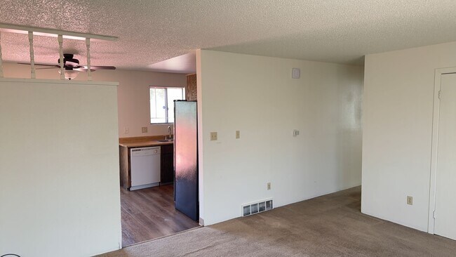 Building Photo - 4988 Ivor Dr