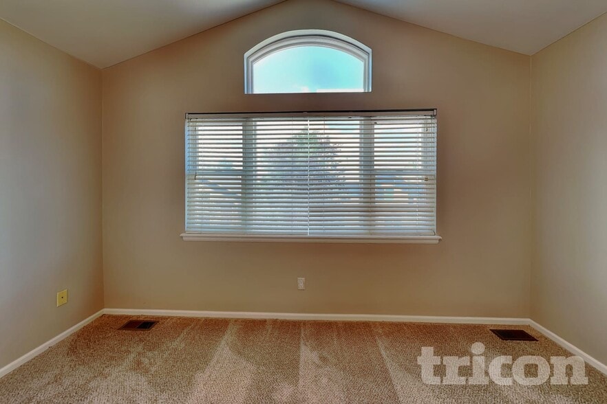 Building Photo - 9061 Renoir Dr