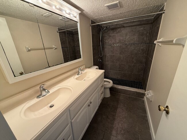 Building Photo - 2 Bed/1 Bath, Ground Floor unit at Serravella at Spring Valley! AVAILABLE NOW!