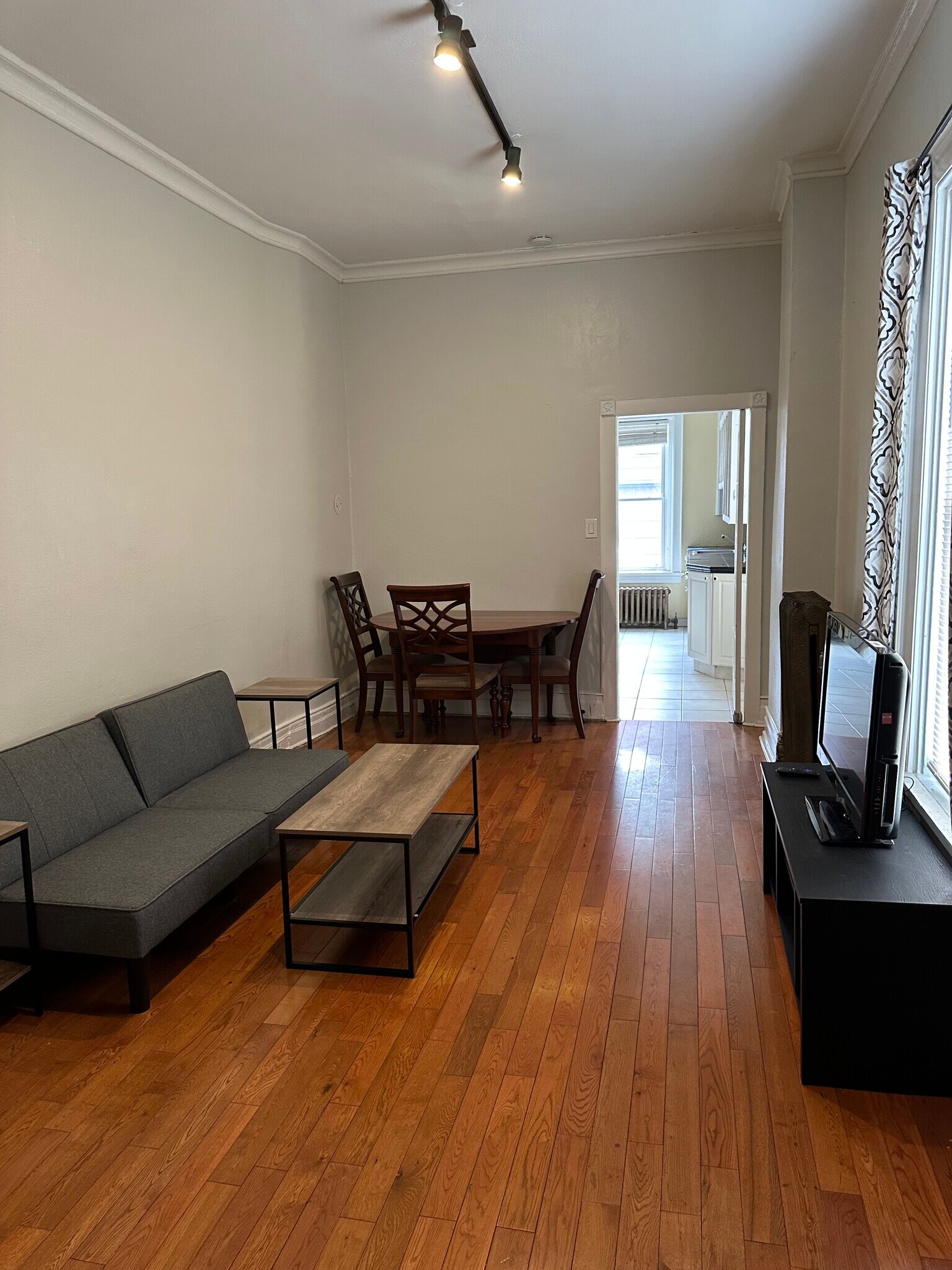 Building Photo - 624 Jefferson Ave