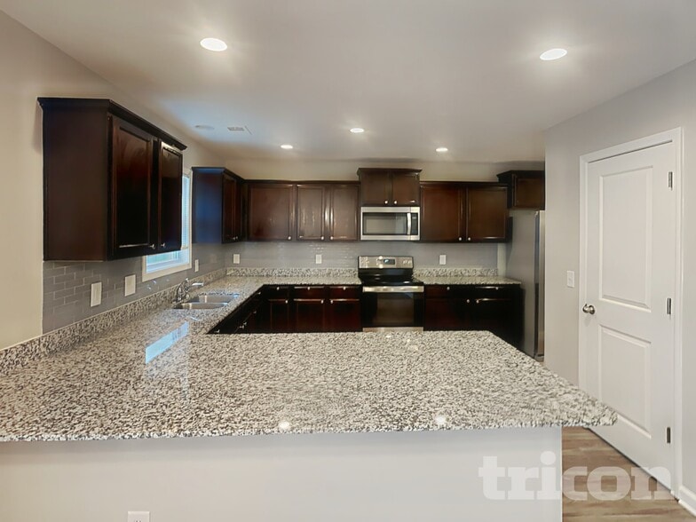 Building Photo - 919 Dovefield Ln