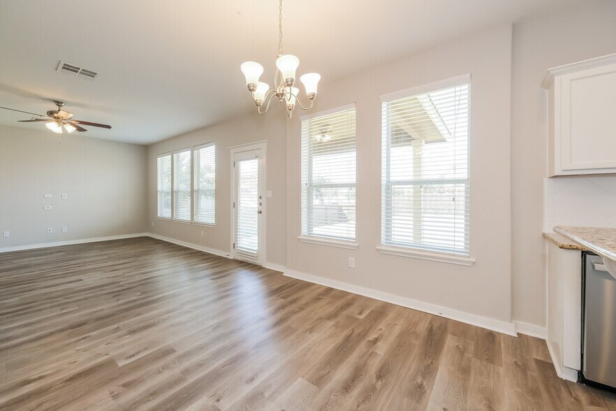 Building Photo - 603 Irvin Dr