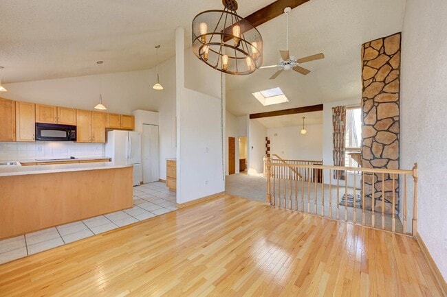 Building Photo - $1,995.95, 2 Bed, 2 Bath Townhome in Lakewood with Central AC and In Unit Laundry!