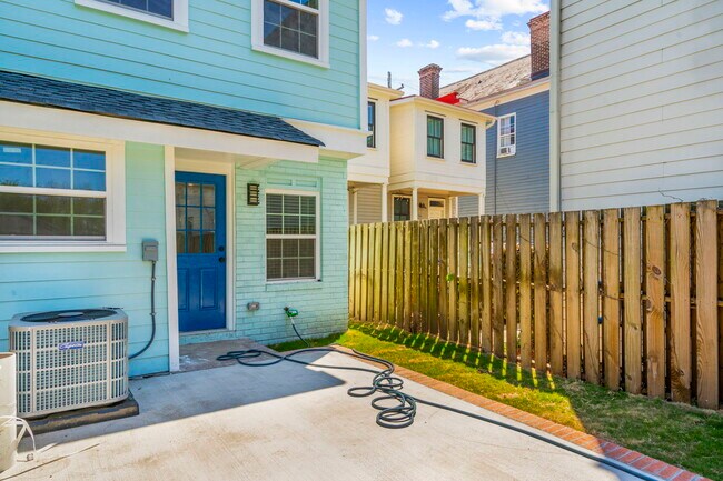 Building Photo - 24 Blake St