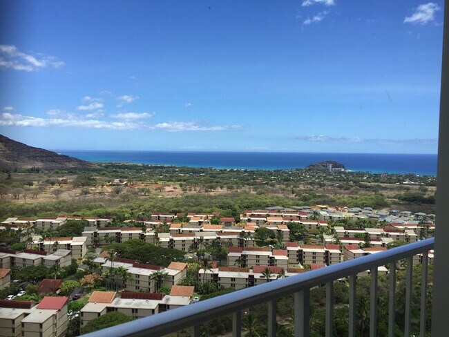 Building Photo - Makaha Valley Towers
