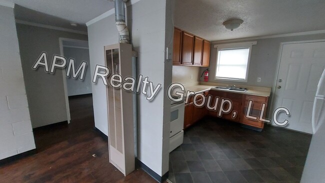 Building Photo - Two bedroom apt near Harden Street