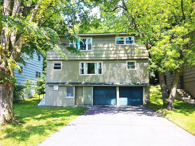 Primary Photo - 131 Houston Ave