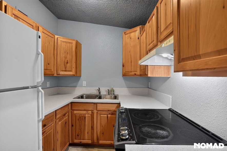 Building Photo - 3645 N 69th Ave