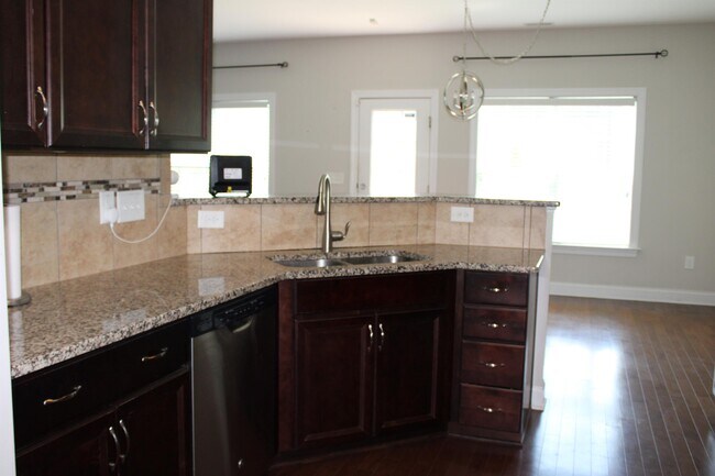 Building Photo - 241 Vinewood Pl