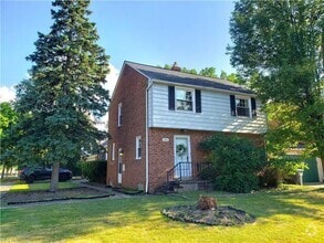Building Photo - Spacious Colonial For Rent in Lyndhurst