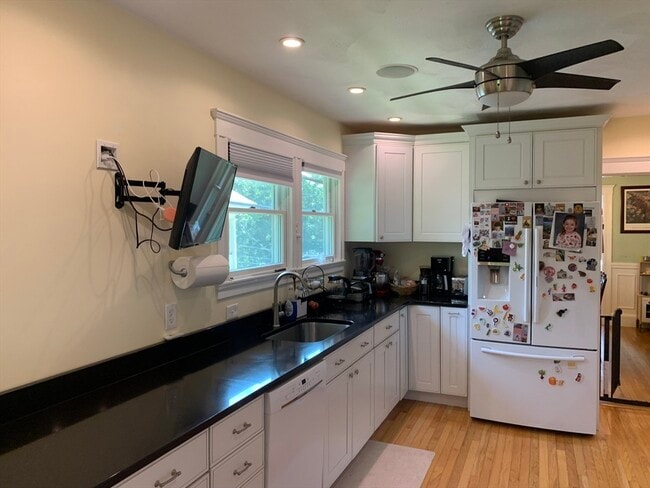 Building Photo - 1045 Adams St