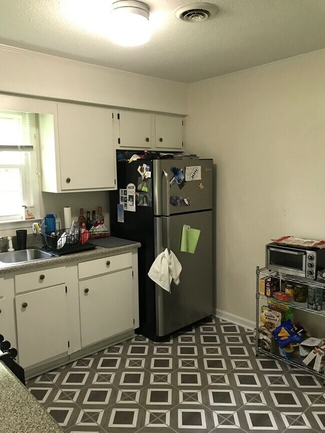 Building Photo - Affordable 3 Bedroom 1 Bathroom Home