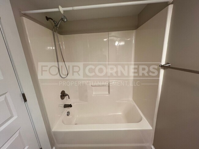 Building Photo - Charming 2 Bedroom 2 Bath in Historic Building