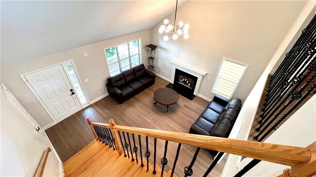 Building Photo - 417 Hillcrest Cmns