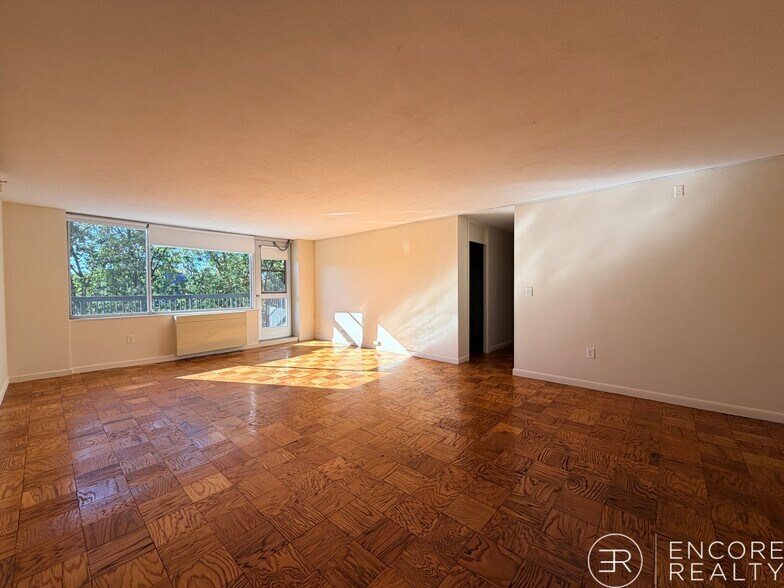 Building Photo - 80 Monmouth St