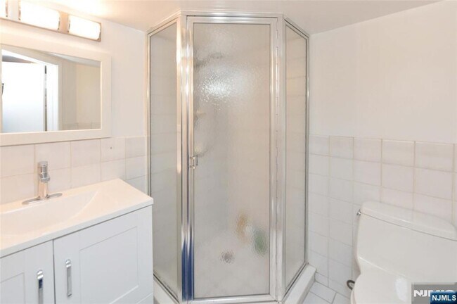 Building Photo - 16 Gurney Terrace