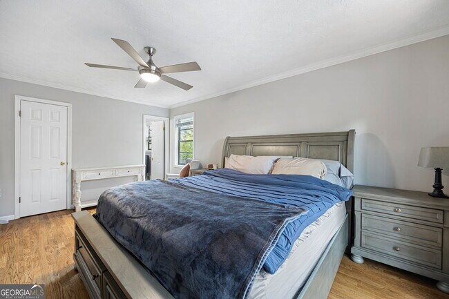 Building Photo - 2076 Lake Ridge Terrace