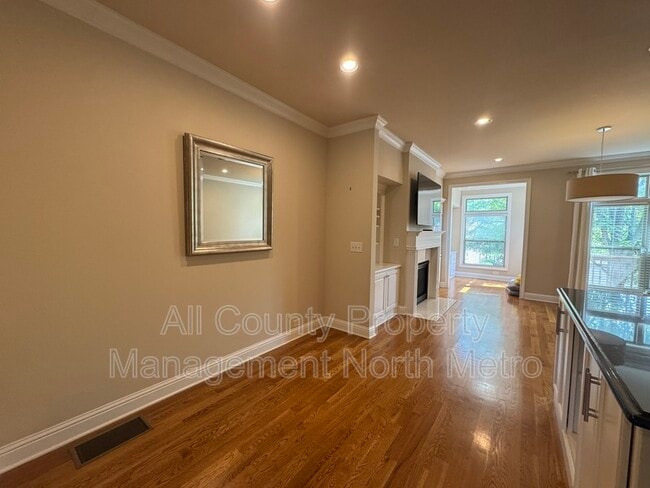 Building Photo - 10860 Ellicot Way
