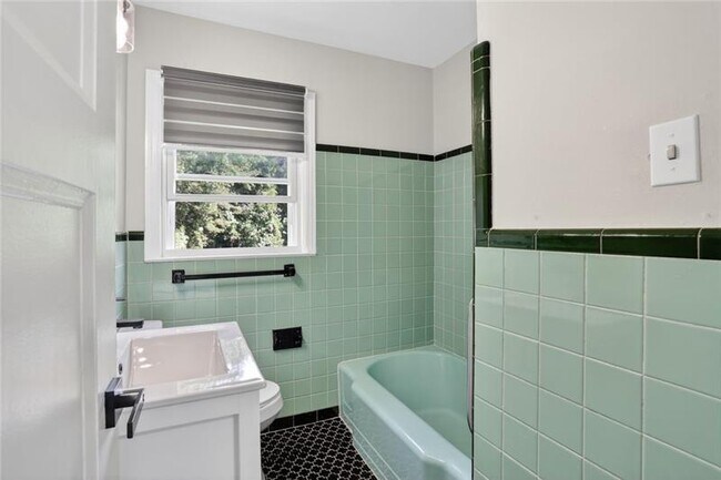 Building Photo - 3081 Glendale Ct